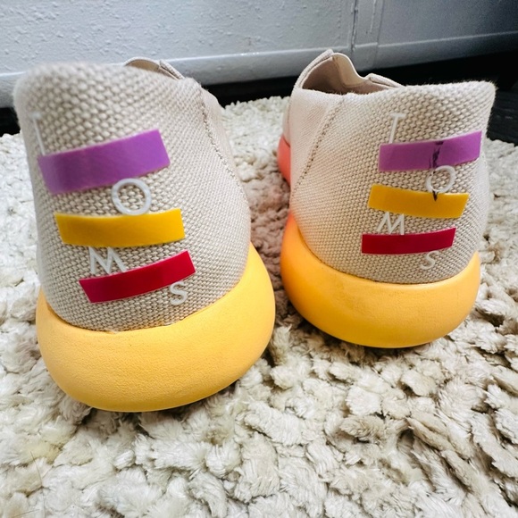 TOMS Canvas Beige Rubber Ergonomics Multi Colors Platform, Slip on Shoes 8.5 US - Picture 4 of 7